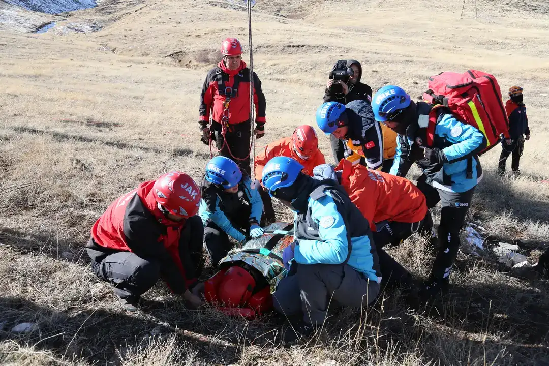 Saklıkent Teleferiğinde 14 Kişi Mahsur Kaldı 8